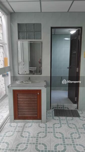 For Rent - For rent: 2 commercial buildings on Chalermnimit 3 Road, opposite CJ MORE, CJ Supermarket., Bangkok