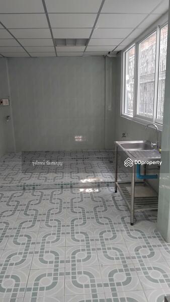 For Rent - For rent: 2 commercial buildings on Chalermnimit 3 Road, opposite CJ MORE, CJ Supermarket., Bangkok