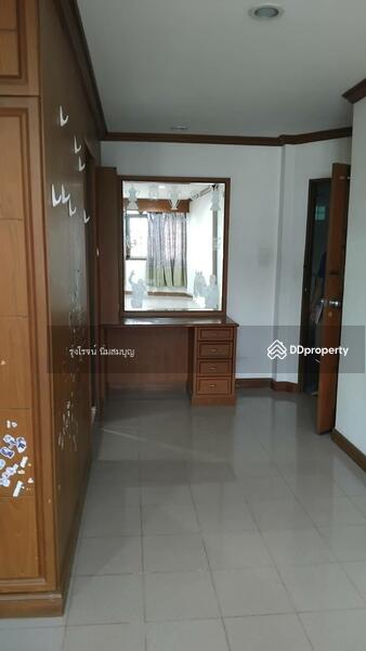 For Rent - For rent: 2 commercial buildings on Chalermnimit 3 Road, opposite CJ MORE, CJ Supermarket., Bangkok