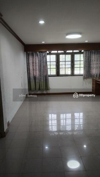 For Rent - For rent: 2 commercial buildings on Chalermnimit 3 Road, opposite CJ MORE, CJ Supermarket., Bangkok