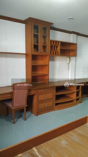 For Rent - For rent: 2 commercial buildings on Chalermnimit 3 Road, opposite CJ MORE, CJ Supermarket., Bangkok
