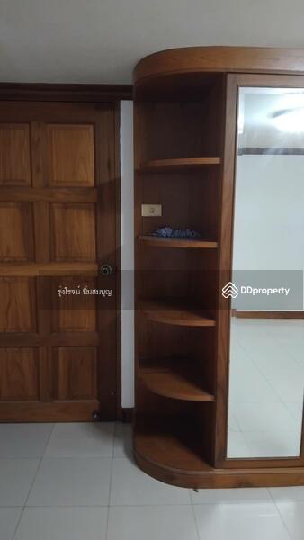 For Rent - For rent: 2 commercial buildings on Chalermnimit 3 Road, opposite CJ MORE, CJ Supermarket., Bangkok