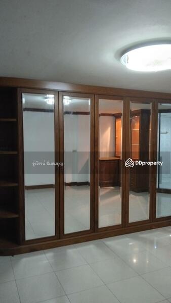 For Rent - For rent: 2 commercial buildings on Chalermnimit 3 Road, opposite CJ MORE, CJ Supermarket., Bangkok