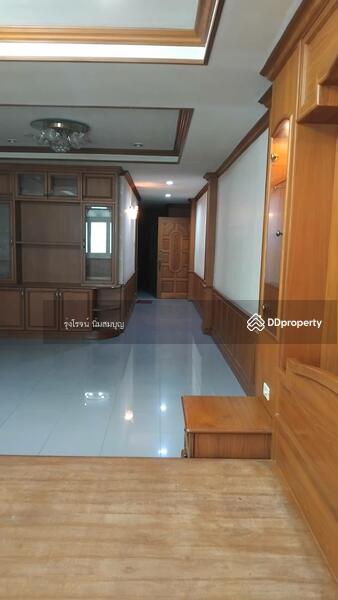 For Rent - For rent: 2 commercial buildings on Chalermnimit 3 Road, opposite CJ MORE, CJ Supermarket., Bangkok