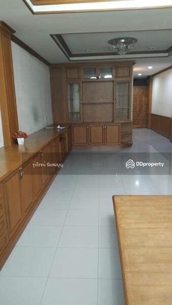 For Rent - For rent: 2 commercial buildings on Chalermnimit 3 Road, opposite CJ MORE, CJ Supermarket., Bangkok