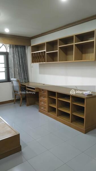 For Rent - For rent: 2 commercial buildings on Chalermnimit 3 Road, opposite CJ MORE, CJ Supermarket., Bangkok