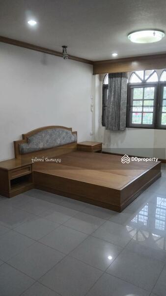 For Rent - For rent: 2 commercial buildings on Chalermnimit 3 Road, opposite CJ MORE, CJ Supermarket., Bangkok