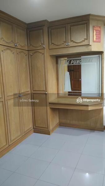 For Rent - For rent: 2 commercial buildings on Chalermnimit 3 Road, opposite CJ MORE, CJ Supermarket., Bangkok
