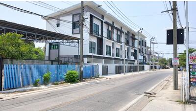 ขาย - Home Office เฉลิมพระเกียรติ รัชกาลที่ 9 ซอย 30 แยก 32, กรุงเทพ