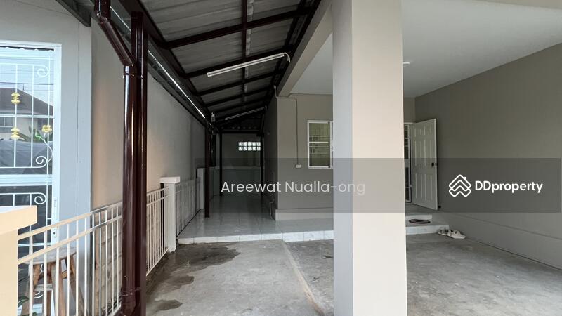 Side of house (Left)  ข้างบ้าน (ด้านซ้าย)