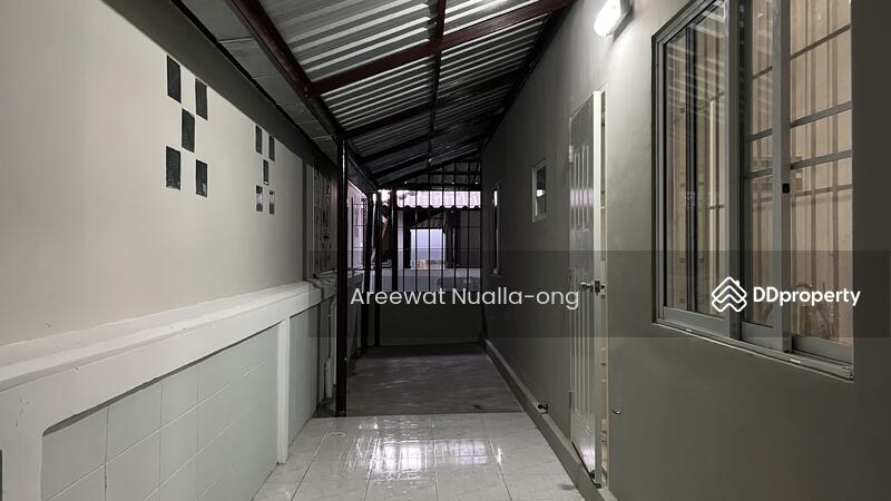 Back of house หลังบ้าน