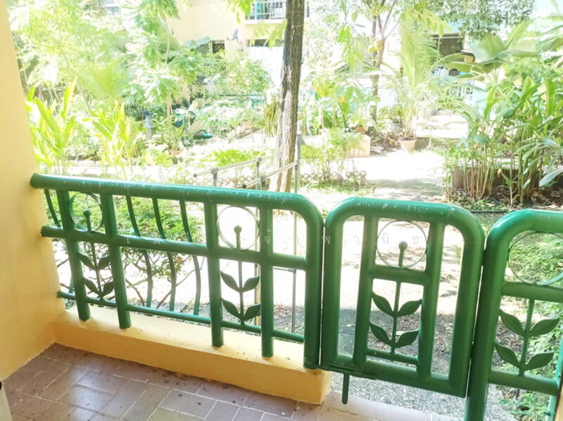 ระเบียงห้องนอนใหญ่ ชั้น 1 - Bedroom Balcony on 1st Floor