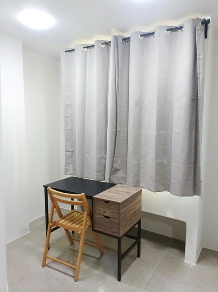 โต๊ะทำงานในห้องนอนใหญ่ - Desk in the master bedroom