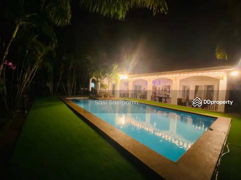 For Rent - Luxury 5 Bedrooms On The Rock Pattaya Pool Villa, Chon Buri