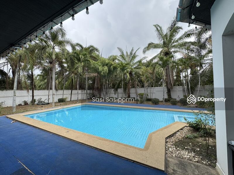 For Rent - Luxury 5 Bedrooms On The Rock Pattaya Pool Villa, Chon Buri