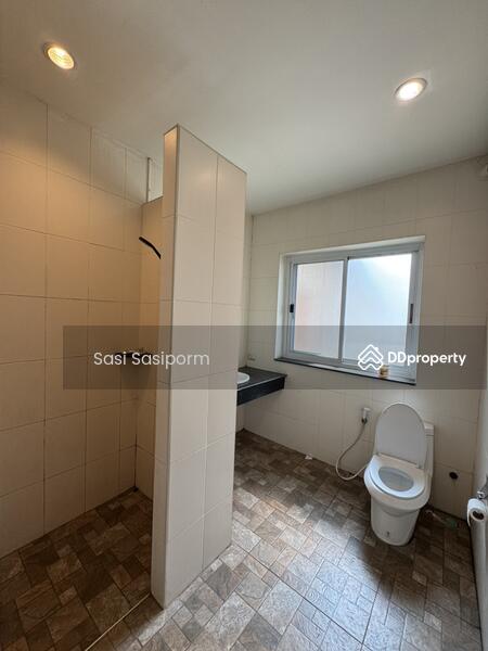 For Rent - Luxury 5 Bedrooms On The Rock Pattaya Pool Villa, Chon Buri