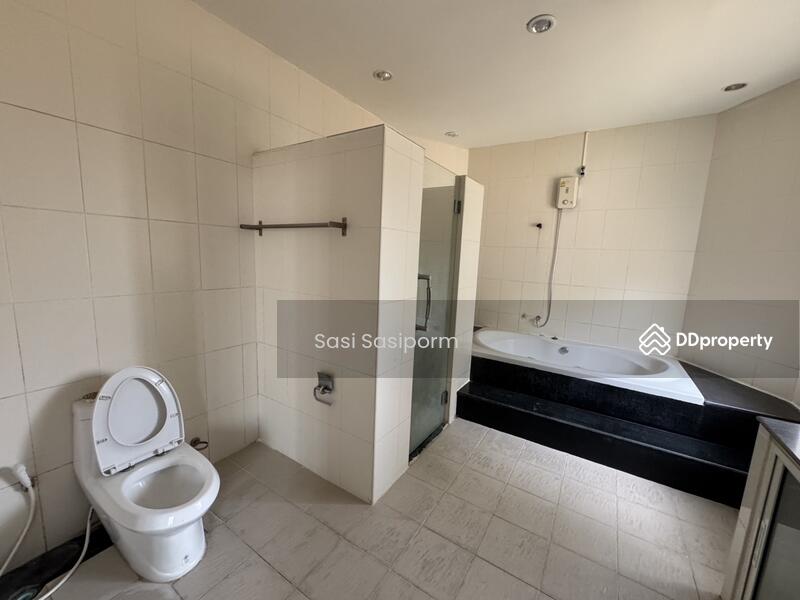 For Rent - Luxury 5 Bedrooms On The Rock Pattaya Pool Villa, Chon Buri