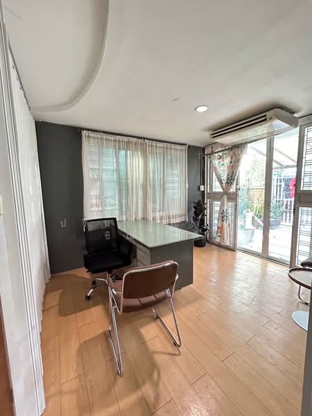 Single house Suthisan-Huai Khwang, Bangkok, Din Daeng, Din Daeng, Bangkok, 4 Bedrooms, 264 sqm, Single Detached House For Rent, by ปรินทร์ญาดา ชิณโชติ, 11846433 - DDproperty.com
