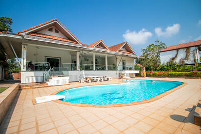 ขาย - บ้านพร้อมที่ดินขนาดกว่า 2 งาน มีสระว่ายน้ำส่วนตัว ใกล้หาดแหลมแม่พิมพ์ ระยอง, ระยอง