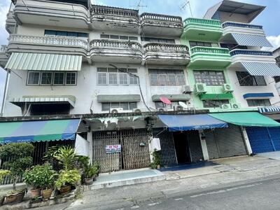 ขาย - -ตึกแถว 4 ชั้น ซอยลาดพร้าว 15 แยก1, กรุงเทพ