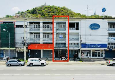 ขาย - ตึกแถว 3 ชั้นครึ่ง ติดถนนเพชรเกษม หน้าเขาวัง 25 ตร.ว. ต.บ้านหม้อ อ.เมืองเพชรบุรี, เพชรบุรี