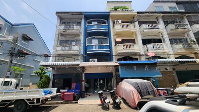 ขาย - อาคารพาณิชย์ 3.5 ชั้น ถ.รามอินทรา 8 แยก 18 บางเขน กรุงเทพ, กรุงเทพ