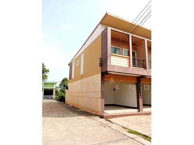 ขาย - ขายอาคารพาณิชย์ 2คูหา ติดถนนทางหลวงชนบท 3015 ขนาด 223.99 ตร.ม., พิษณุโลก