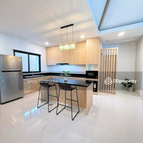 ขาย - 5 Bedrooms Pool Villa @Soi Jitladdapirom, ภูเก็ต