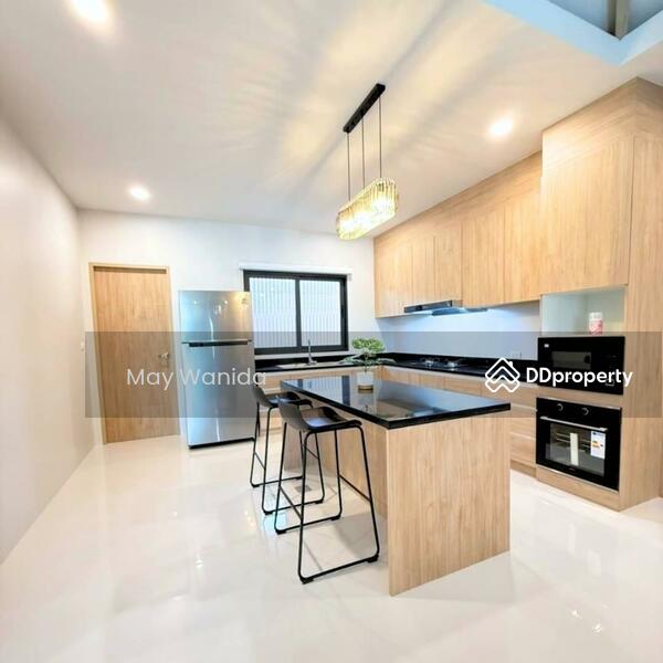 ขาย - 5 Bedrooms Pool Villa @Soi Jitladdapirom, ภูเก็ต