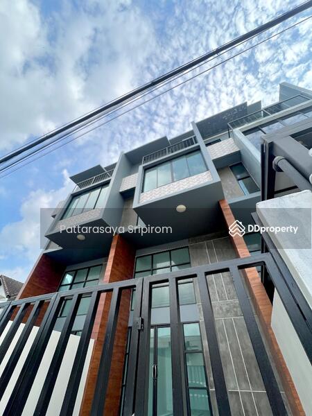 ขาย - 4-Br Townhouse in Lat Phrao (2022440), กรุงเทพ