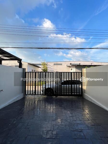 ขาย - 4-Br Townhouse in Lat Phrao (2022440), กรุงเทพ