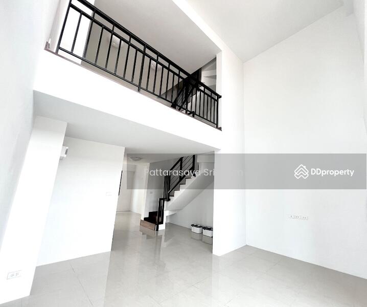ขาย - 4-Br Townhouse in Lat Phrao (2022440), กรุงเทพ