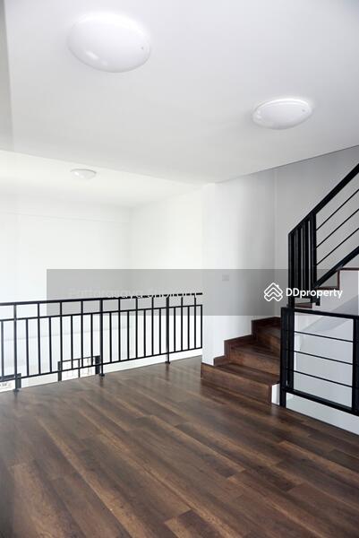ขาย - 4-Br Townhouse in Lat Phrao (2022440), กรุงเทพ