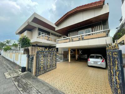 ขาย - บ้าน + ที่ดิน ซอยอินทามระ 1, กรุงเทพ