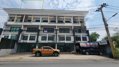 ขาย - ทาวน์โฮม 3 ชั้นครึ่ง ถนนลำลูกกาคลอง3 ใกล้โรงพยาบาลสินแพทย์, ปทุมธานี
