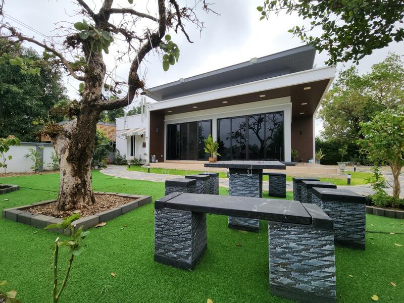 ขายบ้านชั้นเดียว โพธิ์กลาง เมืองโคราช | บ้านดีไซน์สวย พื้นที่กว้าง จัดผังเป็นสัดส่วน โซนทำงาน–สวน, Nakhon Ratchasima, Pho Klang, Muang Nakhon Ratchasima, Nakhon Ratchasima, 4 Bedrooms, 200 sqm, Single Detached House For Sale, by คุณเอ็มมี่, 11850272 - DDproperty.com