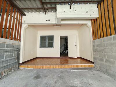 ขาย - ขาย ทาวน์เฮ้าส์ 16 ตร.ว. เคหะฯ คลอง 10 ปทุมธานี, ปทุมธานี