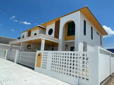 ขาย - ขายบ้านศรีราชา ขายบ้านมือหนึ่ง บ้านอริยะ-ศรีราชา พร้อมเฟอร์นิเจอร์, ชลบุรี