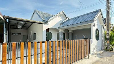 ขาย - (Office A) ขายบ้านเดี่ยว ทำเลดี เดินทางสะดวก ใกล้ถนนมอเตอร์เวย์ ไม่วุ่นวาย หมู่บ้านจันทนาธานี หนองข, ชลบุรี