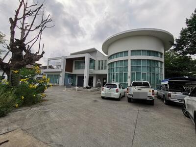 ขาย - บ้านพร้อมโกดัง ลาดกระบัง ฉลองกรุง, กรุงเทพ