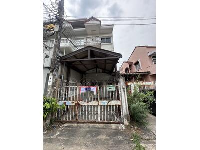 ขาย - ขาย บ้านทาวน์เฮ้าส์ 3 ชั้น ไทยธานีวิลล่า 1 ลาดพร้าว เนื้อที่ 28 ตารางวา, กรุงเทพ