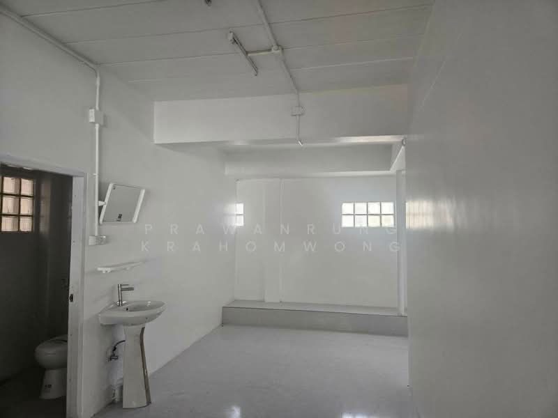 ห้เช่าโรงงาน/โกดัง พร้อมออฟฟิศ พื้นที่โกดังขนาด 865,1680 ตารางเมตร อ้อมน้อย กระทุ่มแบน สมุทรสาคร, Samut Sakhon, Om Noi, Krathum Baen, Samut Sakhon, , 865 sqm, Warehouse/Factory For Rent, by PRAWANRUNG KRAHOMWONG, 11857614 - DDproperty.com