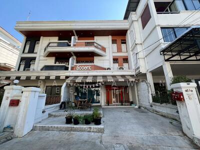 ขาย - ทาวน์โฮมใจกลางอารีย์ 32 ตารางวา ห่าง BTS อารีย์ เพียง 800 เมตร, กรุงเทพ