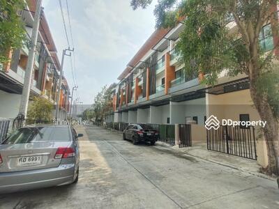ขาย - ขายทาวน์โฮมโมเดิร์น 3.5 ชั้น หลังริม สภาพใหม่ ทำเลดี ท่าข้าม งามเจริญ, กรุงเทพ