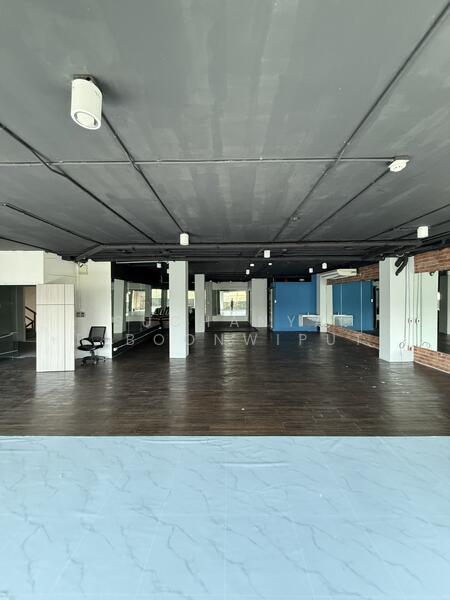 0ffice Space For Rent Open Office and Showroom Eakmai, Bangkok, Eakmai, Khlong Tan Nua, Watthana, Bangkok, , 210 sqm, Office Space For Rent, by Suchanya Piboonwiput, 11860261 - DDproperty.com