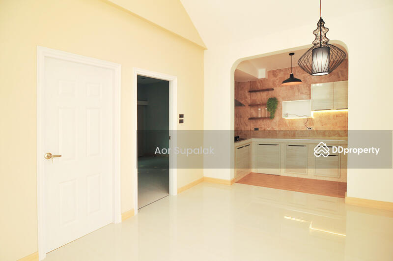 For Sale - 3BR Townhouse near CDC, Bangkok