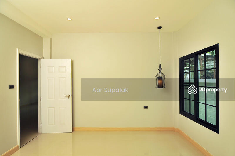For Sale - 3BR Townhouse near CDC, Bangkok