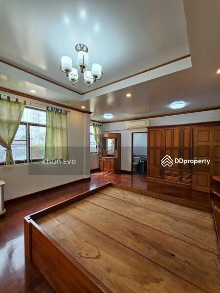 For Rent - Single house in Ladprao 93 Suitable for living and home office ( SPSEVE913 ), Bangkok