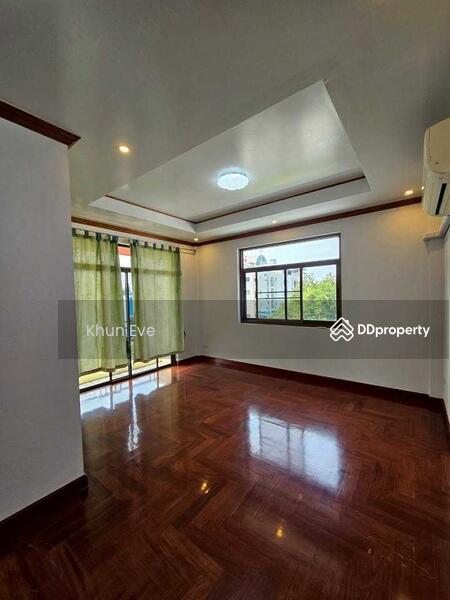 For Rent - Single house in Ladprao 93 Suitable for living and home office ( SPSEVE913 ), Bangkok