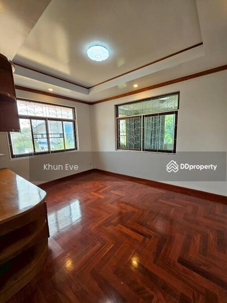 For Rent - Single house in Ladprao 93 Suitable for living and home office ( SPSEVE913 ), Bangkok